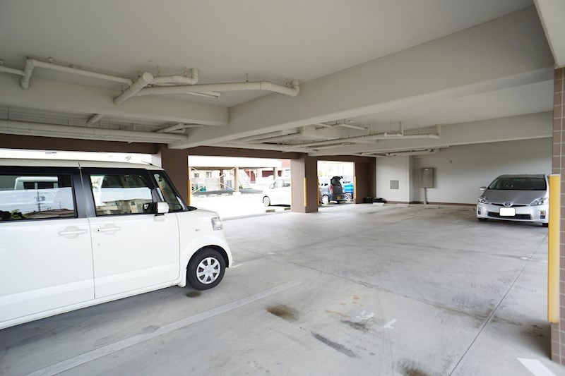 フェリス南平の駐車場