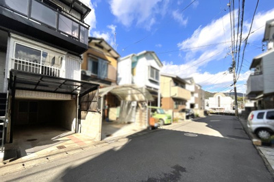 【前面道路含む現地写真】 | 山科区小山北溝町　中古戸建 | 前道は6ｍある閑静な住宅街です(*´▽｀*)車の駐車も安心して停められます。