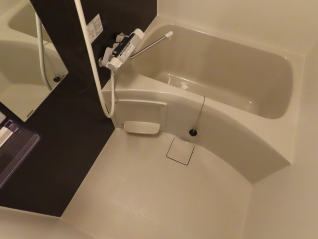 リアコート塚本の浴室