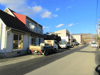 【前面道路含む現地写真】 | 中古戸建　山梨市西 | 前面道路含む現地写真です
リフォーム工事中です