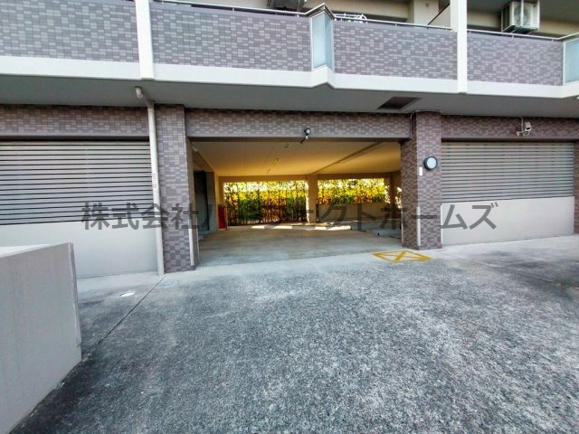 メロディーハイム南楠葉の駐車場