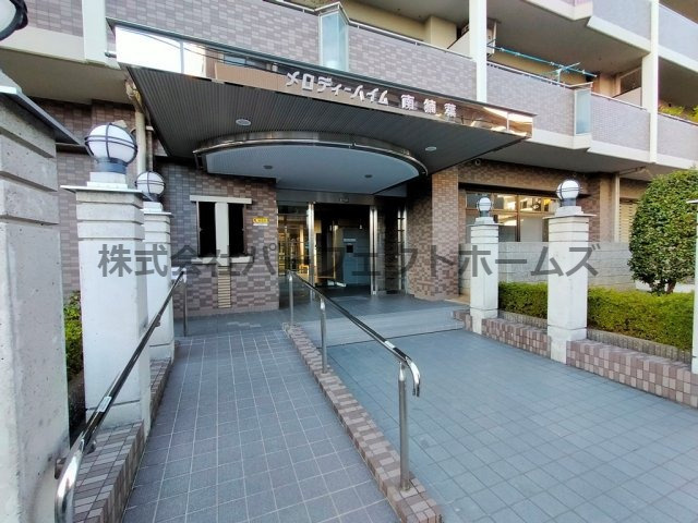 メロディーハイム南楠葉のエントランス