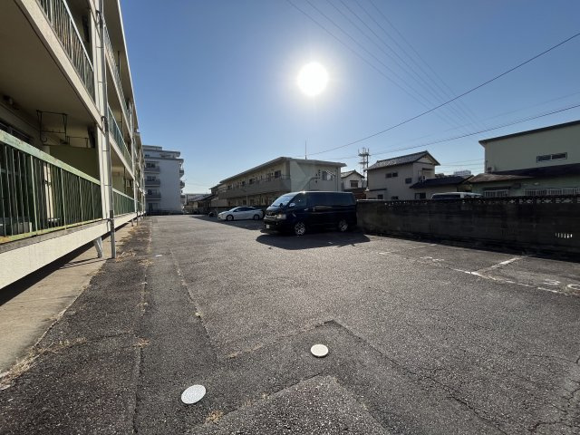 西尾市寄住町佃の駐車場