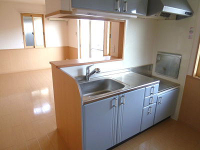 【キッチン】 | フレスカⅡ（D-ROOM） | 窓が多く、明るいキッチン＆リビング♪