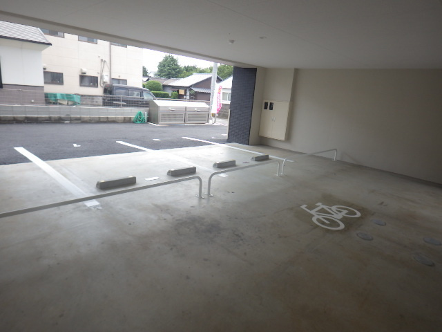 熊本市中央区弥生町の賃貸マンションの駐車場