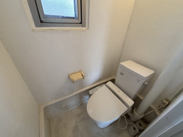 温水洗浄付きトイレです