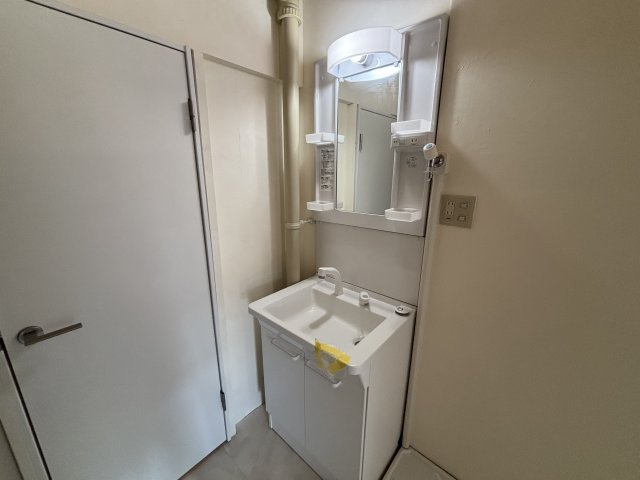 シャワー付き洗面化粧台です