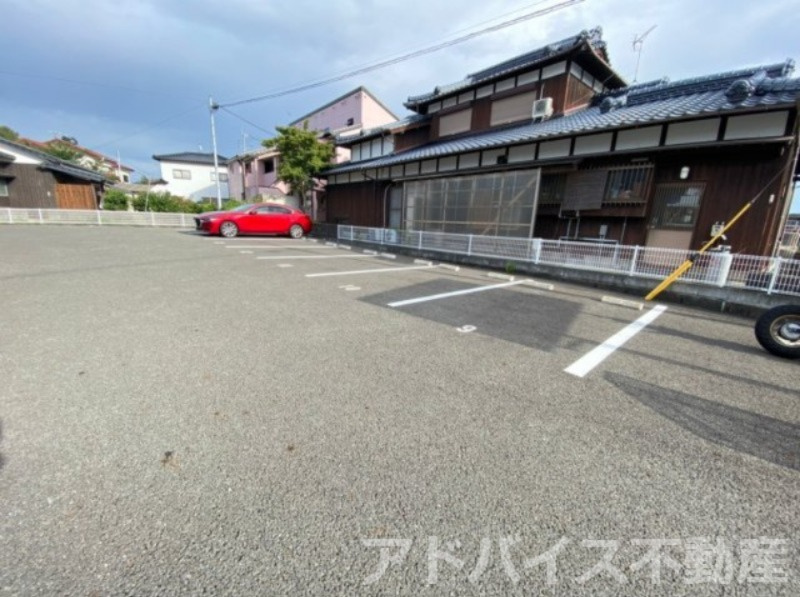 八女郡広川町大字一條のアパートの駐車場