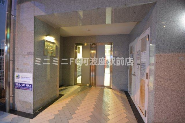 インペリアル靭本町のエントランス