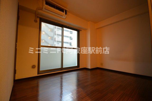 インペリアル靭本町の居間・リビング