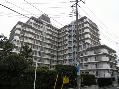 【外観】 | 日商岩井府中マンション | 南・東の角部屋で日当たり良好です。L型の広いバルコニーが魅力なお部屋です。