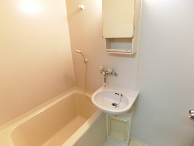 【浴室】 | クレール小林 | 給湯式のお風呂です。