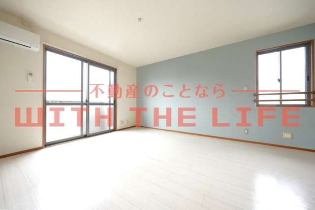 アパルトマントＮＦＢ　A棟【10，000円キャッシュバック対象物件】の居間・リビング|使いやすいリビングです