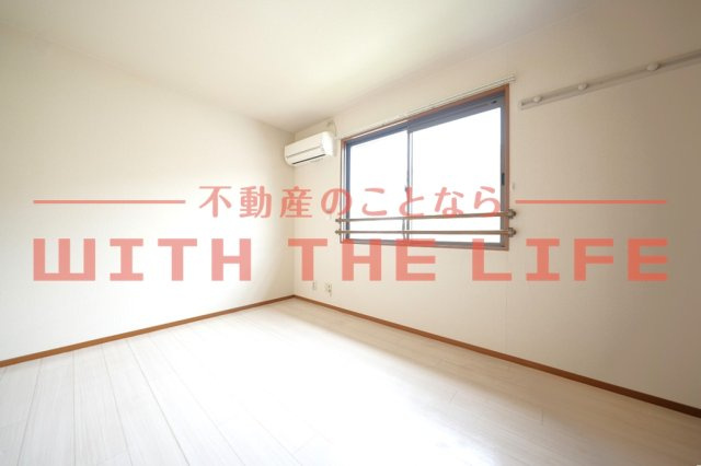 アパルトマントＮＦＢ　A棟【10，000円キャッシュバック対象物件】の内装|明るい室内です