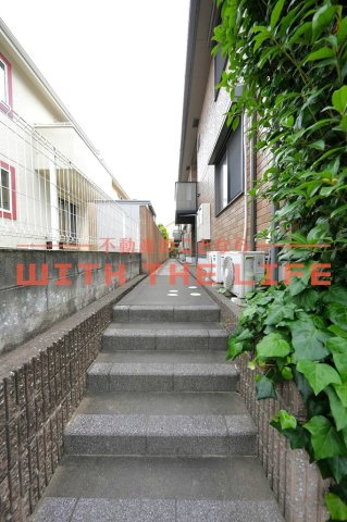 アパルトマントＮＦＢ　A棟【10，000円キャッシュバック対象物件】のエントランス|落ち着いたエントランスです