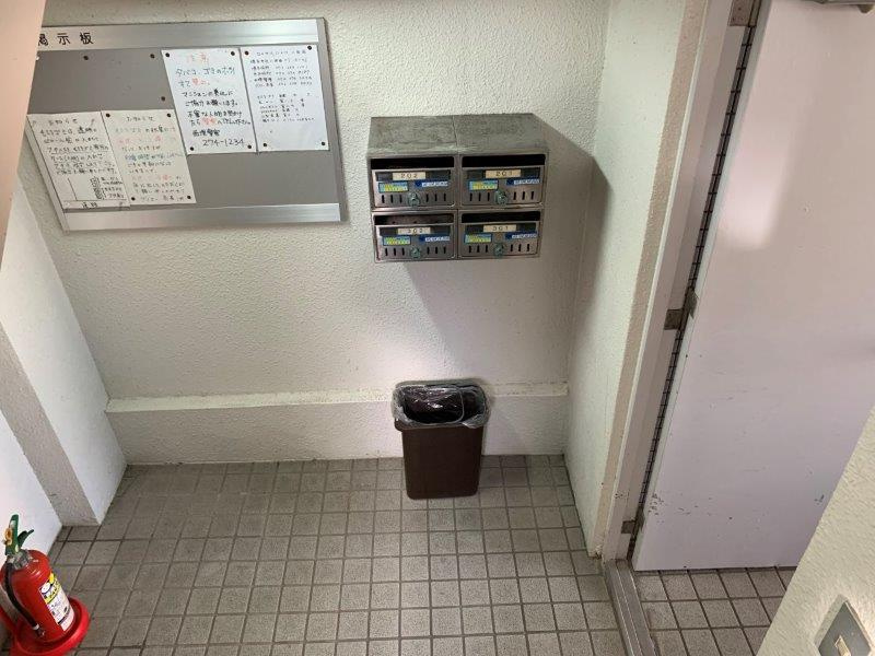 ロイヤルハイツ八田西のロビー