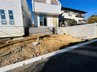 【駐車場】 | 並列2台駐車可能です。複数台お持ちの方も安心です♪(2023年1月撮影)