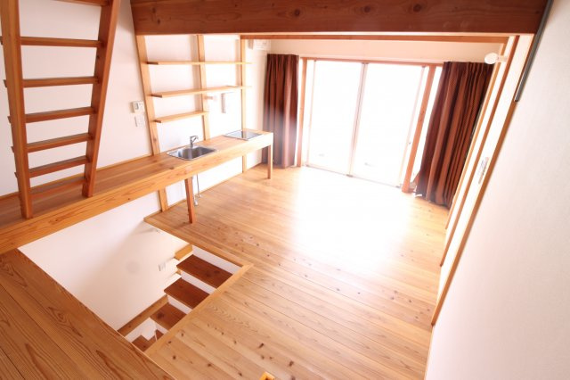 星陵台６丁目戸建の居間・リビング