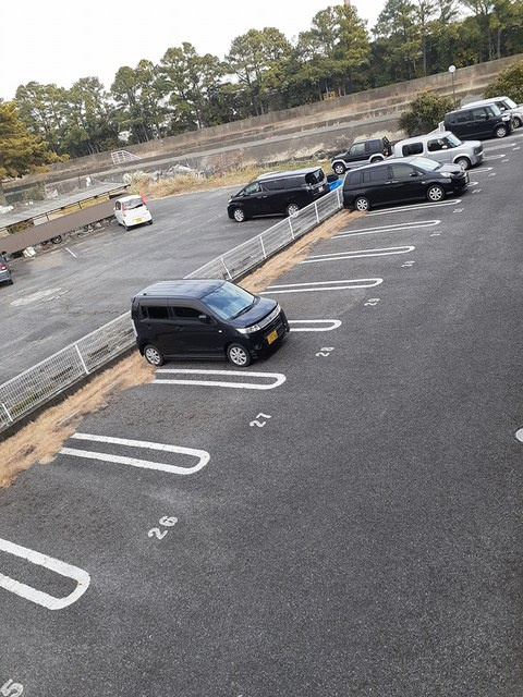 イーメゾンズ豊倉の駐車場