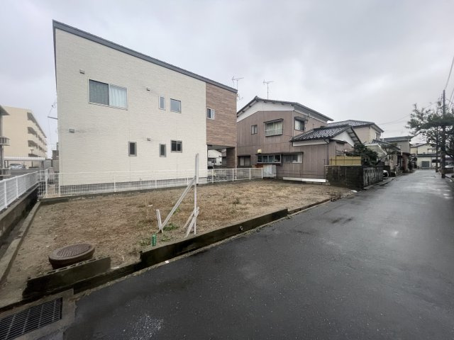 中央区女池３丁目　売地の前面道路含む現地写真|一戸建ての多いエリア、静かで落ち着いた雰囲気です。