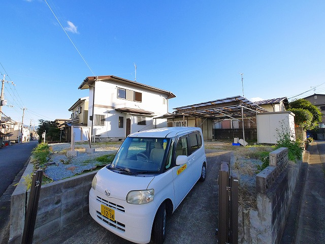 矢田山町戸建の駐車場