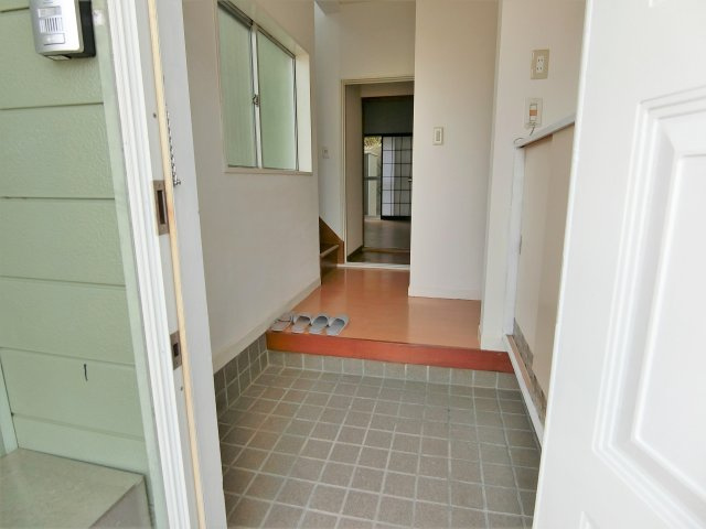 東金市山口貸家の玄関