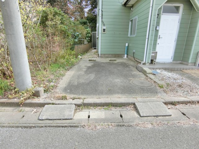 東金市山口貸家の駐車場