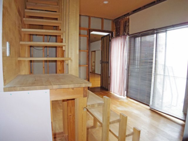 【内装】 | 長泉町東野 中古住宅 EH04392 | 長泉町東野　１F廊下(ロフトへの階段)