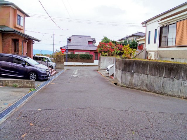 【前面道路含む現地写真】 | 長泉町東野 中古住宅 EH04392 | 長泉町東野　　前面道路