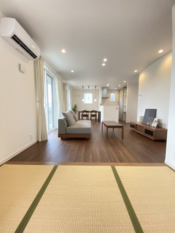 【居間・リビング】 | 南区浜口町　11号棟 | ☆家族団らんの時間をゆっくり楽しむことができそうです☆