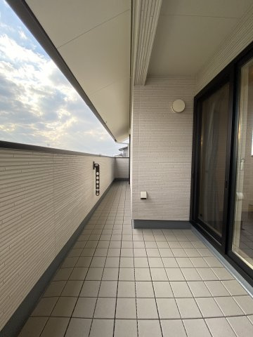 【バルコニー】 | 南区浜口町　11号棟 | ☆日当たり良好なバルコニー☆