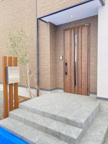 【玄関】 | 南区浜口町　11号棟 | ☆統一感のあるデザイン☆