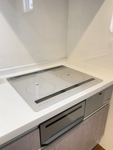 【キッチン】 | 南区浜口町　11号棟 | ☆3口のIHクッキングヒーター☆お料理がはかどります☆