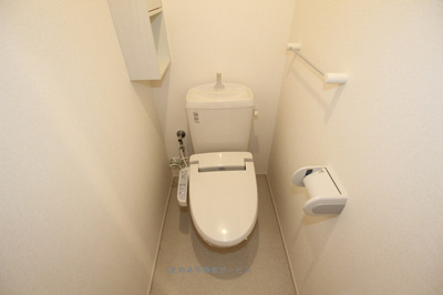 【トイレ】 | プリムローズＡ | 清潔感のあるトイレです
プリムローズA棟　202号室　2021/10/21撮影
