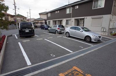 【駐車場】 | ヴィルヌーブサンティーエ | 駐車場