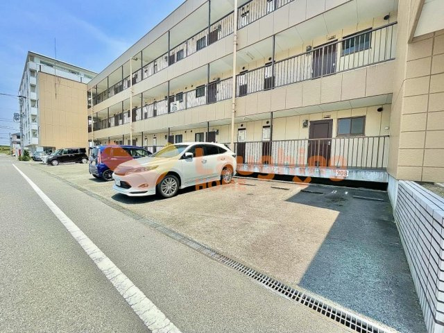 権藤ビルの駐車場