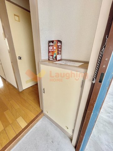 権藤ビルの玄関|明るい玄関です