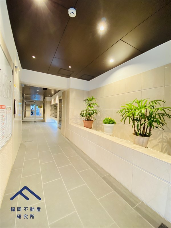 春日原ハイツのエントランス