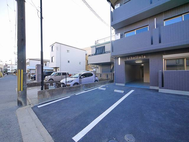 リベルラの駐車場|駐車場があるので、車を買う予定の方も安心です