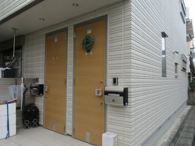 【エントランス】 | へーベルメゾンサンライズ（放出賃貸） | 落ち着いたエントランスです