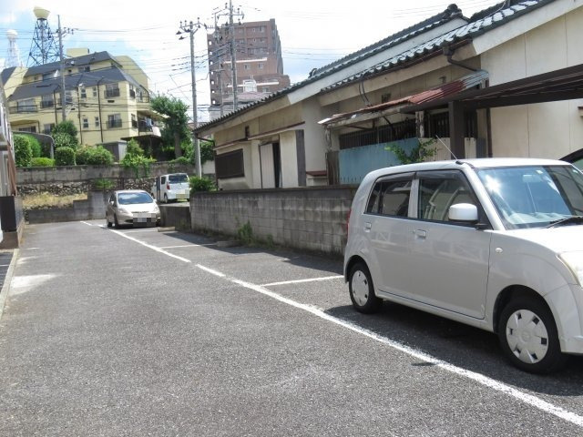 アーバンクレストA棟の駐車場
