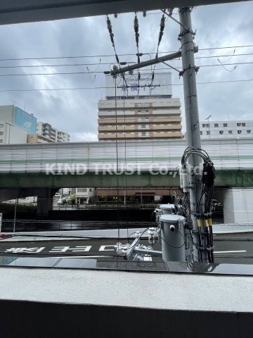 プレサンス南森町駅前の駐車場