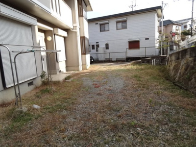 【駐車場】 | 高雄台一戸建貸家 | 駐車スペースにもお庭としても(^O^)