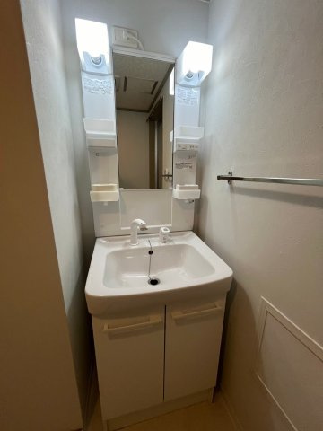 フィオーレ同心の洗面所|明るい洗面所です