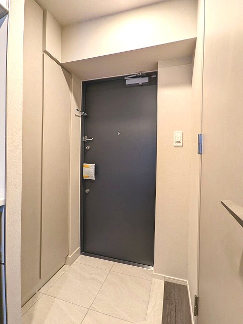 ルジェンテ・バリュ上野根岸の設備|人感センサー付き玄関ライトです