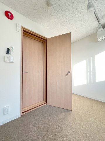 「防音マンション」ラシクラス東長崎の内装|2重防音ドアになります
