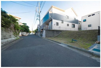 【前面道路含む現地写真】
