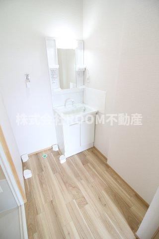 日昇コーポラスⅡの洗面所|明るい洗面所です