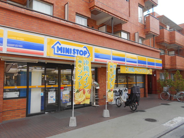 ミニストップ杉並和泉町店まで180ｍ