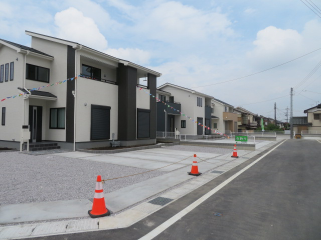 高崎市第３吉井町長根（全6棟）1号棟の前面道路含む現地写真|建物完成済みでございます。お部屋のご内覧可能でございます。お気軽にお問合せ下さいませ(^▽^)/